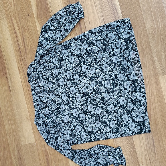 Cabi # 3765 Olive Floral Bianca Peasant Blouse Lined Ruffle Puff Sleeve Size XS - Picture 10 of 11